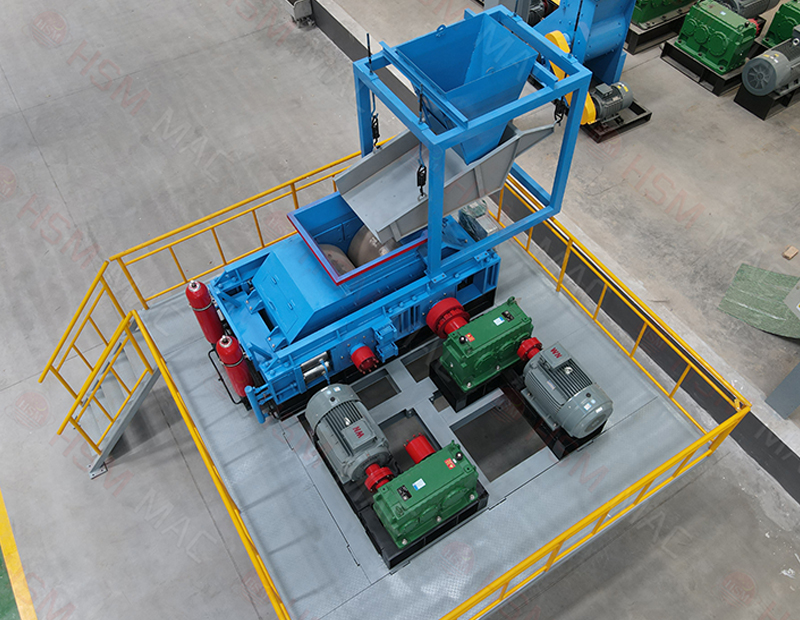 2010大型對輥制砂機(jī),大型液壓對輥式制砂機(jī)價格,液壓輥式制砂機(jī)廠家