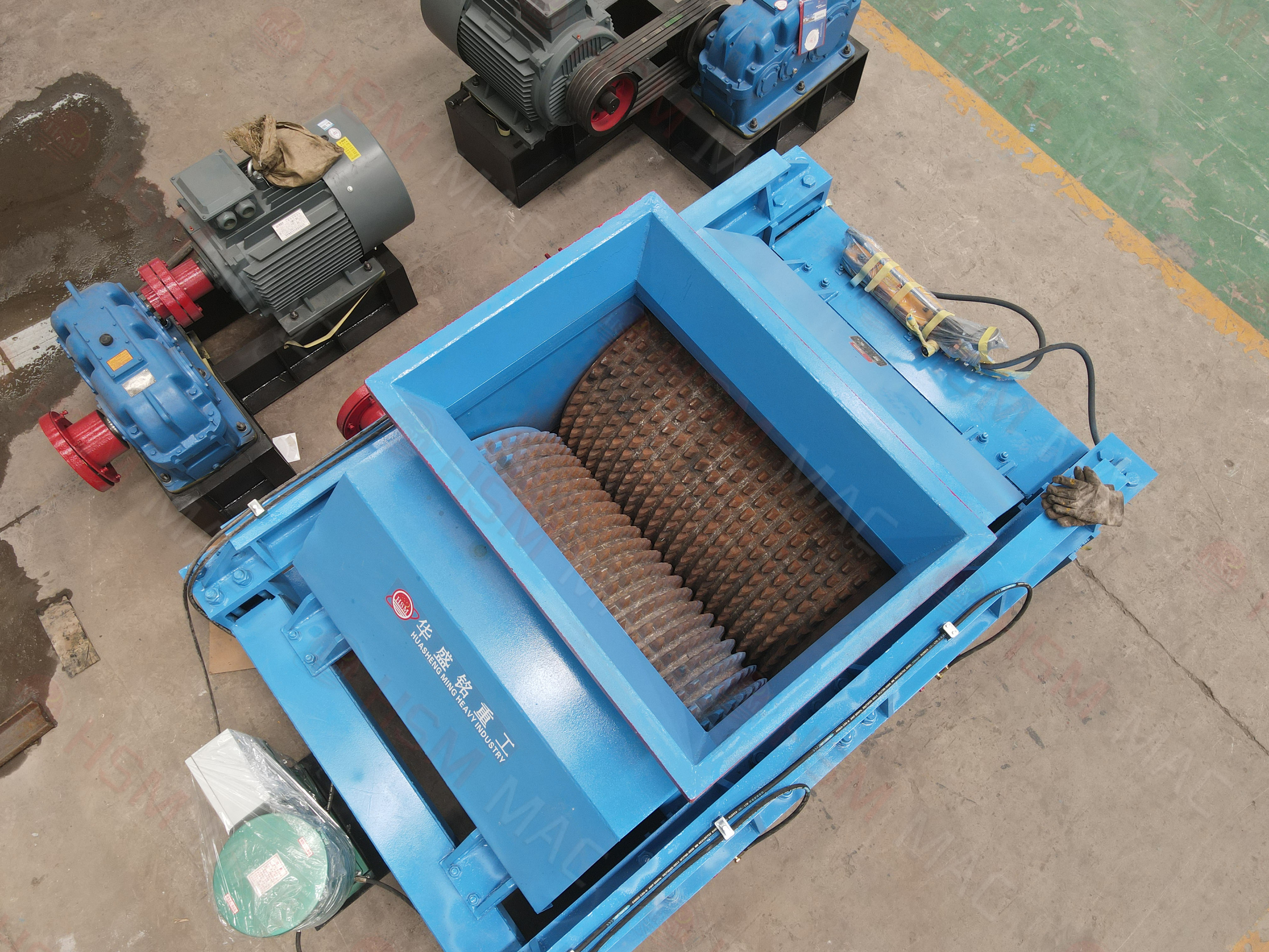 碳酸鋰塊破碎機,碳酸鋰塊齒輥破碎機價格,碳酸鋰塊雙齒輥破碎機廠家,碳酸鋰塊齒輥機型號 